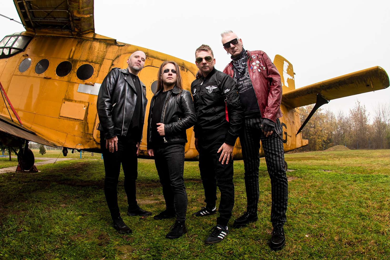 Junkies - A 'Sláger' után a 'Szar dolog' is szöveges videót kapott a 'Tabu 25' albumról!