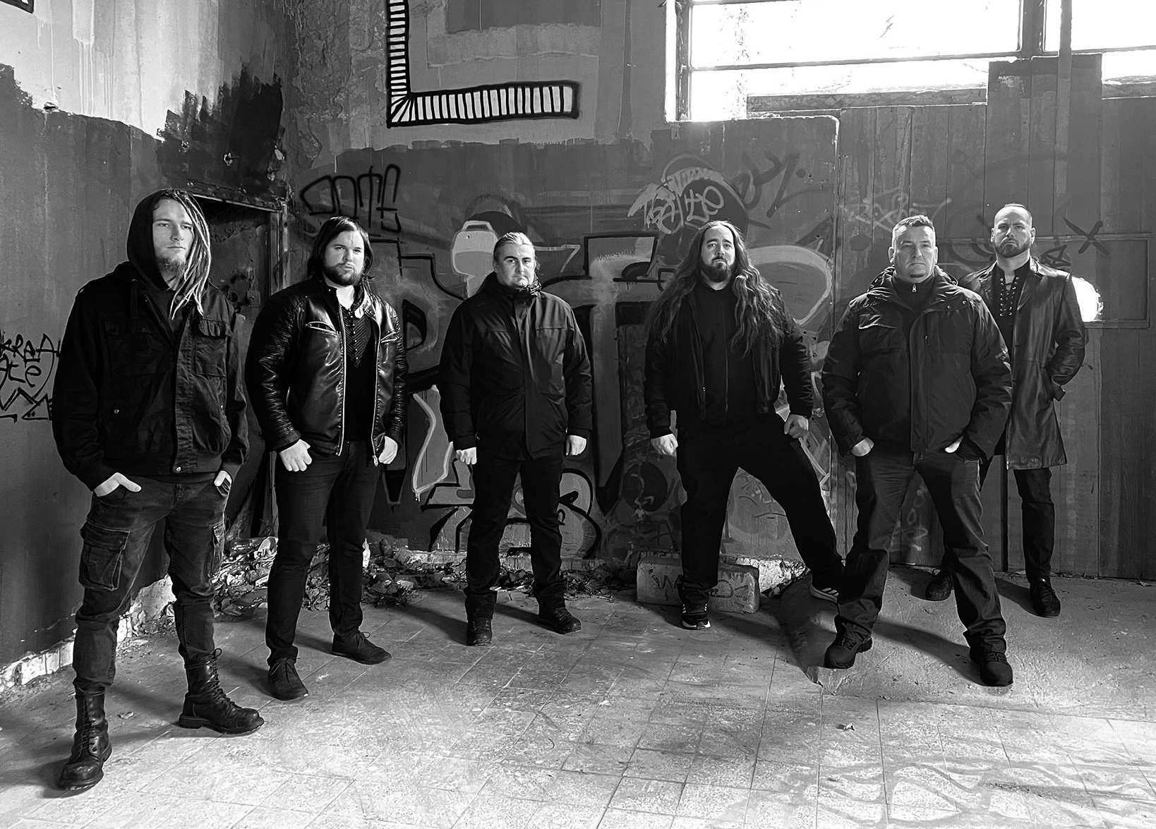 Ragály -  A bemutatkozó album címadó dala is kapott egy szöveges videót: 'Elkárhozott'